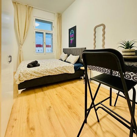 4Br Shared Apt With City View Only 7- Min To Westbahnhof Apartment Vienna Exterior photo