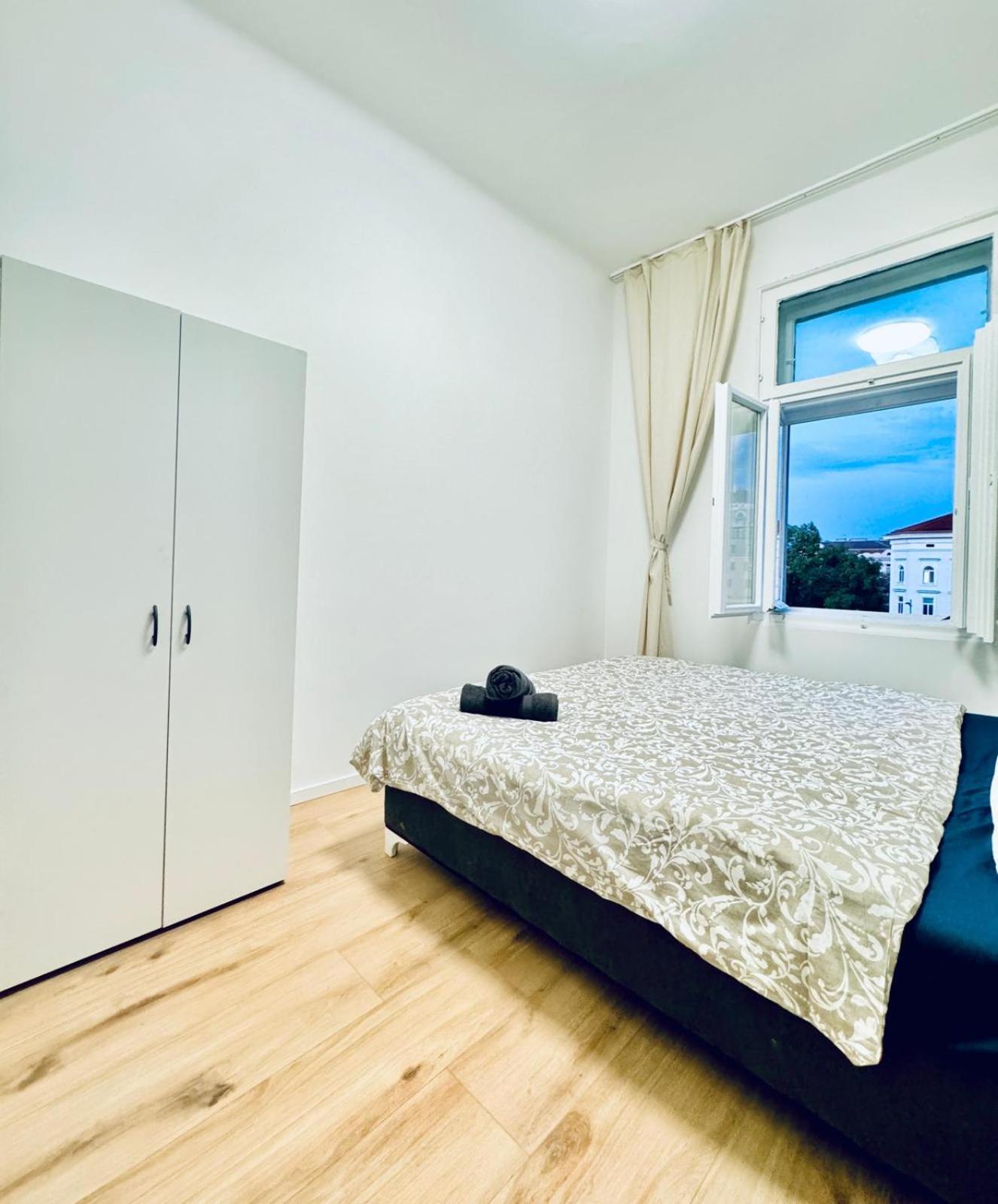 4Br Shared Apt With City View Only 7- Min To Westbahnhof Apartment Vienna Exterior photo