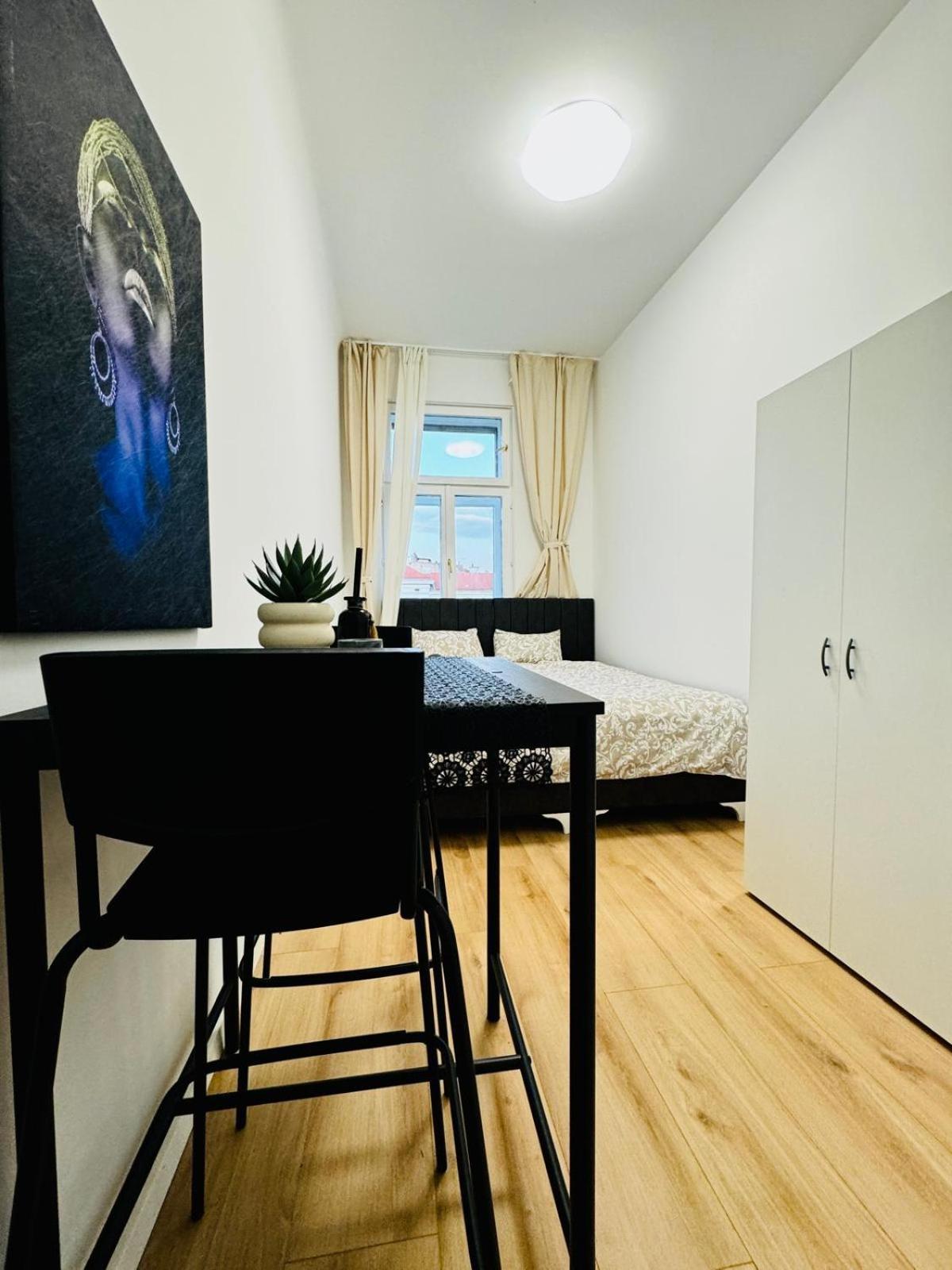 4Br Shared Apt With City View Only 7- Min To Westbahnhof Apartment Vienna Exterior photo